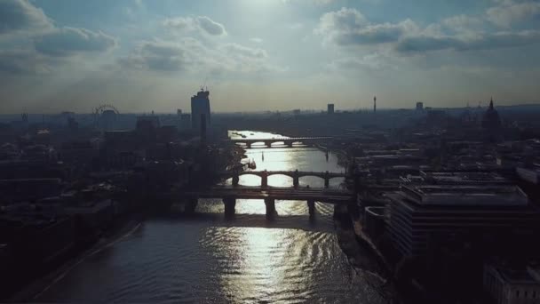 Vista de Londres con Thames Shard y Tower bridge — Vídeo de stock