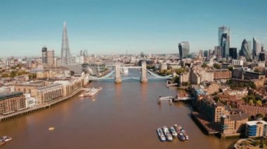 Londra 'daki kule köprüsü İngiliz klasik sembollerinden birini açıyor.