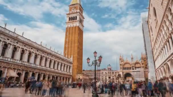 Aziz Mark Bazilikası yakınlarındaki Piazza San Marco 'da zaman aşımı. — Stok video