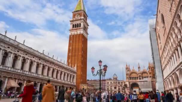 Aziz Mark Bazilikası yakınlarındaki Piazza San Marco 'da zaman aşımı. — Stok video