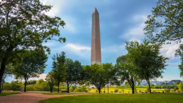 Памятник Вашингтону на зеркальном бассейне в Вашингтоне — стоковое видео