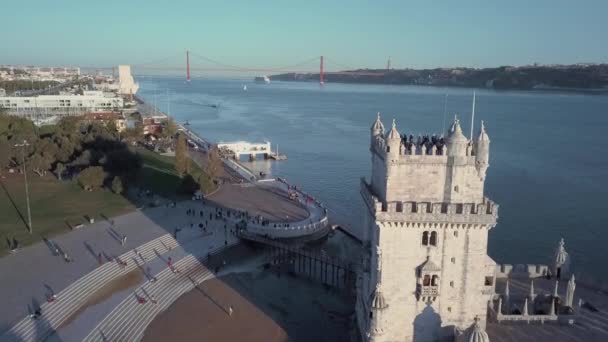 Vista aérea de torre belem en lisbon portugal — Vídeo de stock