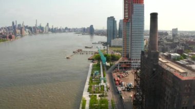 Brooklyn Williamsburg 'daki Domino Parkı' nda hava görüntüsü.