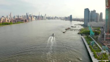 Brooklyn Williamsburg 'daki Domino Parkı' nda hava görüntüsü.