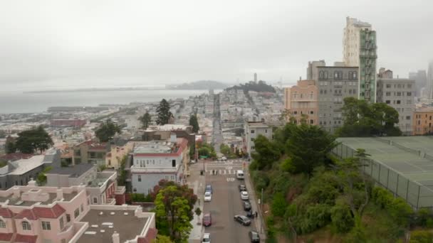 Vista panorámica aérea de lombard street una calle del este en San Francisco — Vídeo de stock