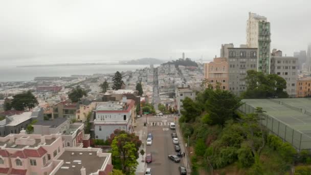 Vue panoramique aérienne de la rue lombard une rue est à san francisco — Video