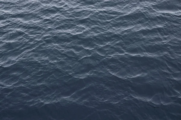 Textura Água Azul Escuro Com Fluxo Calmo Fundo Inspirador Para — Fotografia de Stock