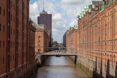 Speicherstadt Hamburg Kanalı Köprü manzaralı
