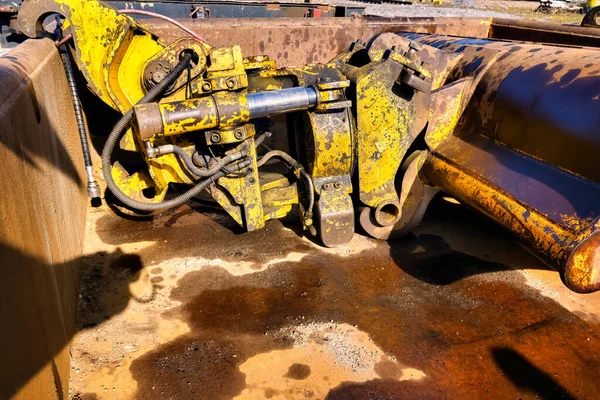 Żółty koparka napęd hydrauliczny do łopatek koparki — Zdjęcie stockowe