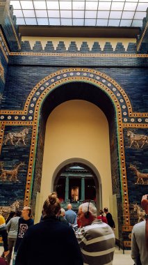 Berlin, Almanya - Kasım 2019: Pergamon Müzesi İştar Kapısı  