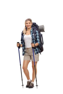 Ekipman hiking ile poz kadın uzun yürüyüşe çıkan kimse