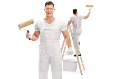 Başka bir ressam boyama ile ressam bir merdivene tırmandı