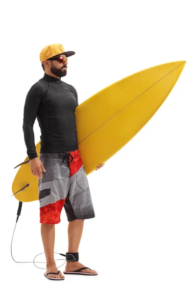Erkek sörfçü bir surfboard holding — Stok fotoğraf