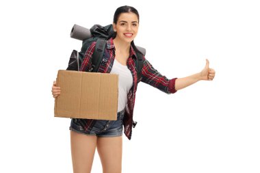 Otostop ve boş karton işareti tutan kadın fiyatı