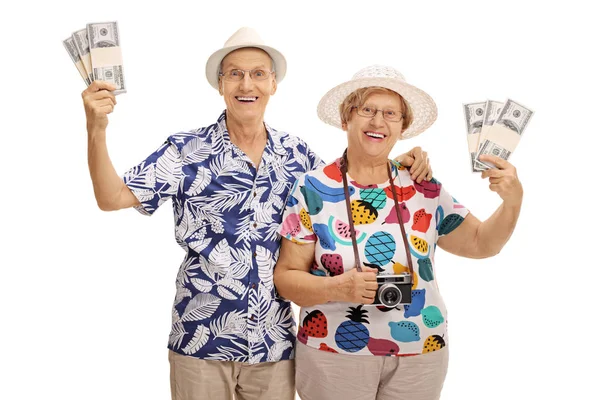 Старшие туристы позируют с денежными связками — стоковое фото