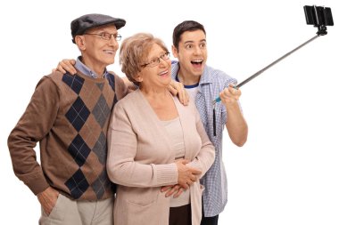 yaşlılar ve bir selfie ile bir sopa alarak bir adam
