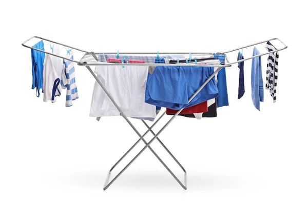 Secador de estante con ropa colgando — Foto de Stock
