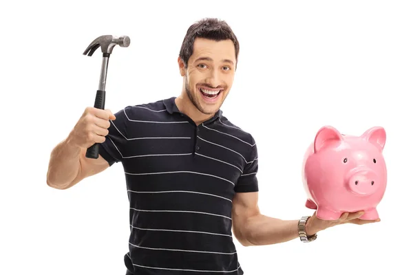Feliz hombre sosteniendo un martillo y una alcancía — Foto de Stock