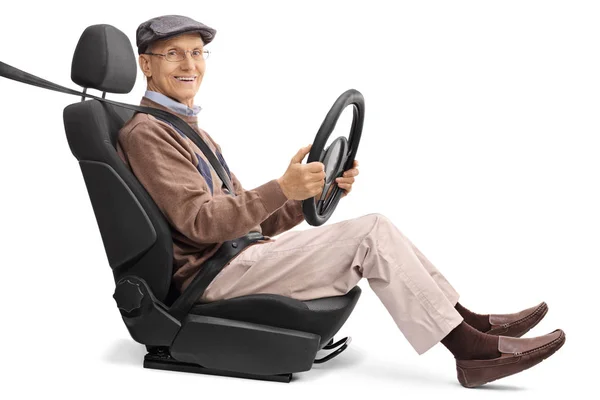 車の座席に座っている老人 — ストック写真