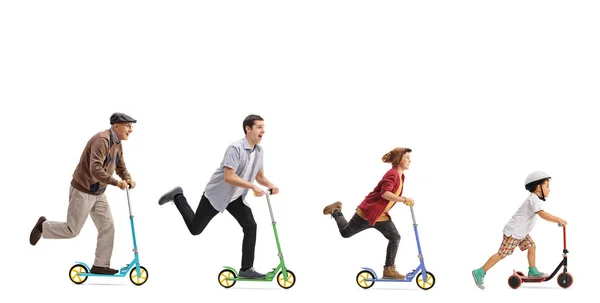 Komuta sizde, genç adam ve bir çocuk scooter sürme