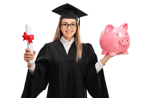 Estudiante de posgrado femenino con diploma y hucha — Foto de Stock