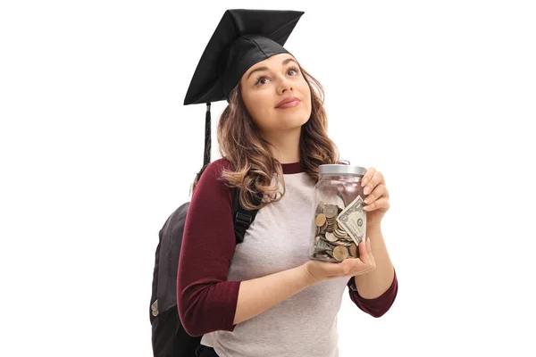 Estudante de pós-graduação feminina segurando um frasco cheio de dinheiro — Fotografia de Stock