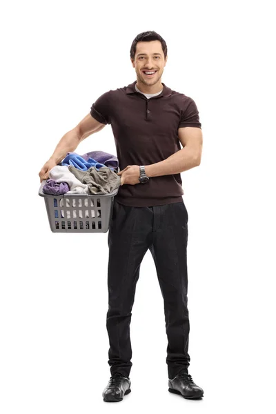 Man met een wasmand vol kleren — Stockfoto