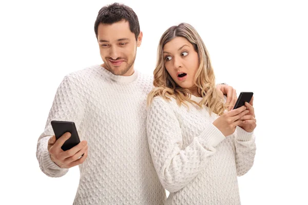 Upset woman looking at her boyfriends phone — Stock Photo, Image