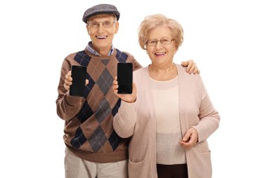 Neşeli yaşlılar telefonları kameraya gösterilen