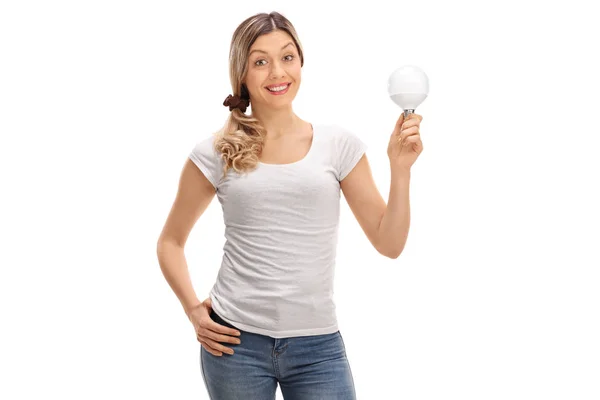 Led 電球を保持してうれしそうな女性 — ストック写真