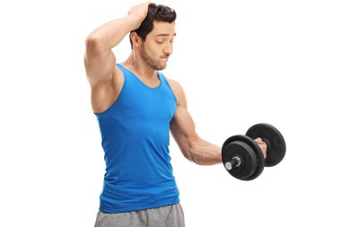 Yorgun adam bir halter kaldırma