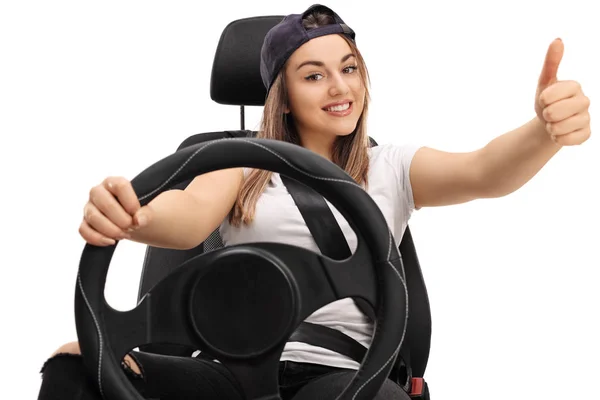 Teenage girl in car seat and making thumb up sign — Stock Photo, Image