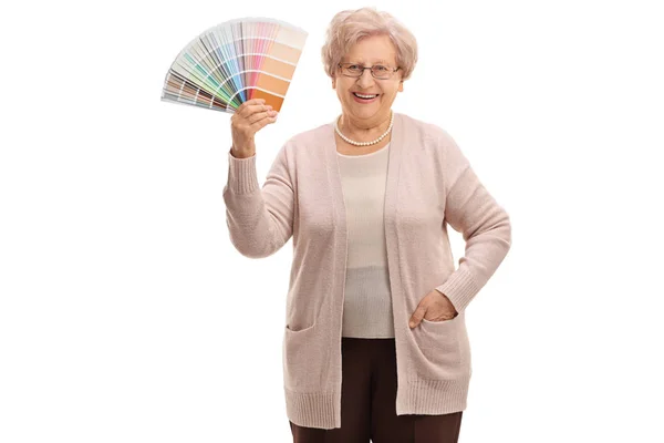 Rijpe vrouw met een kleurstaal — Stockfoto