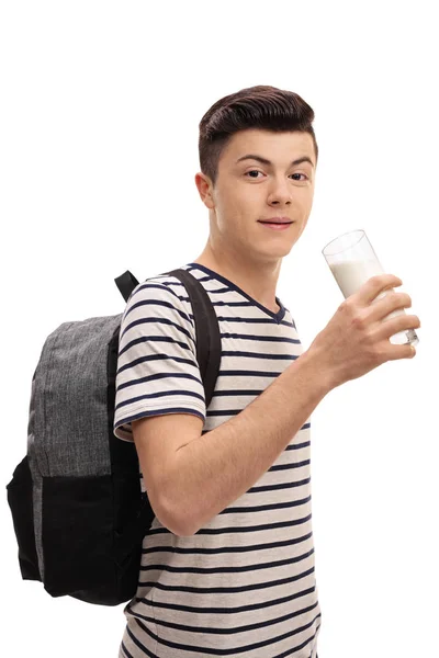 Tiener student drinken van een glas melk — Stockfoto