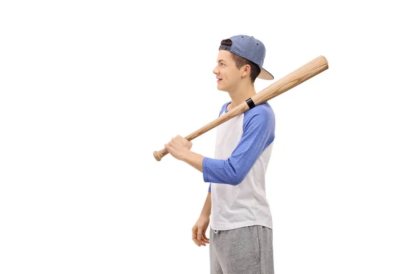 Подросток с бейсбольной битой и кепкой — стоковое фото