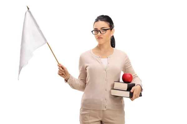 Professora decepcionada segurando uma bandeira branca — Fotografia de Stock