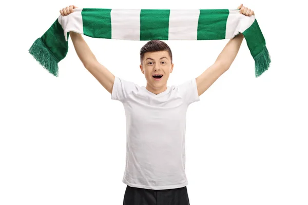 Adolescent heureux fan de football tenant une écharpe — Photo