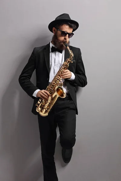 Jazzer playing on a saxophone — Stock Photo, Image