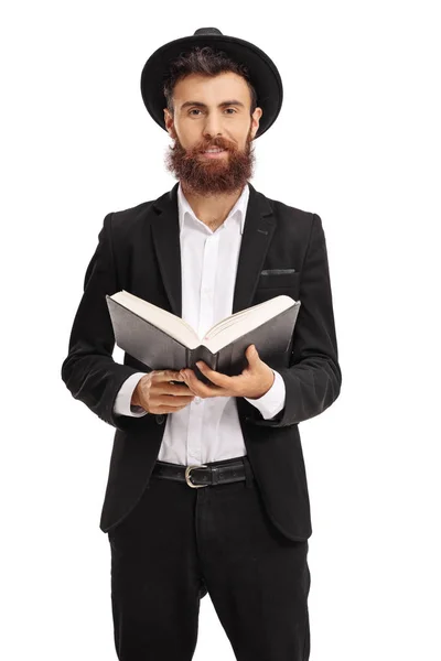 Uomo religioso in possesso di un libro sacro — Foto Stock