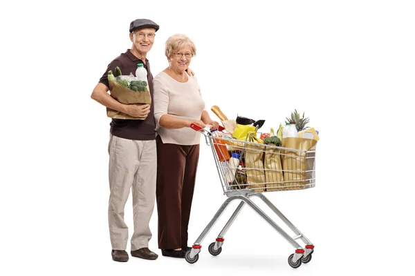 Homem com saco de compras e mulher com carrinho de compras — Fotografia de Stock