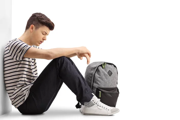 Triest tiener student zittend op de vloer — Stockfoto