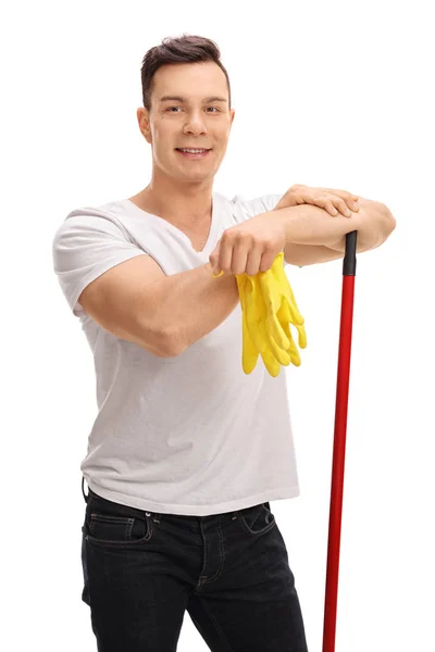 Az ember egy pár tisztító kesztyűt és egy mop — Stock Fotó
