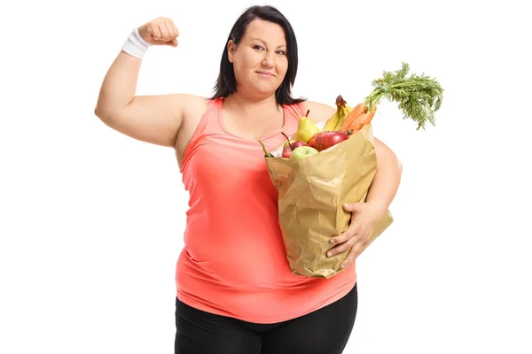Mulher com excesso de peso flexionando o bíceps — Fotografia de Stock