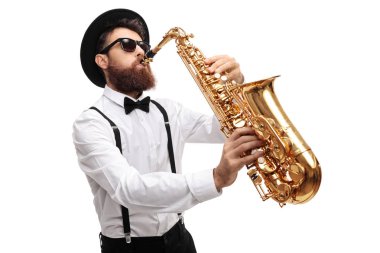 Sakallı adam bir saksafon oynamaya