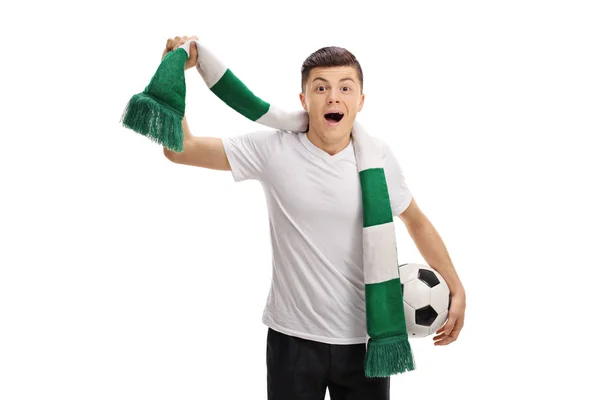 Överlycklig teenage fotboll fläkt med en halsduk och en fotboll — Stockfoto