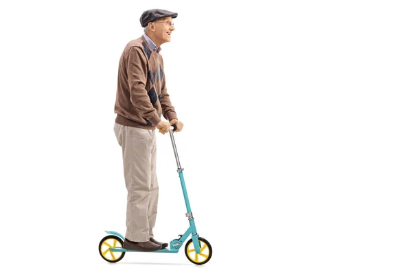 Senior montando un scooter — Foto de Stock