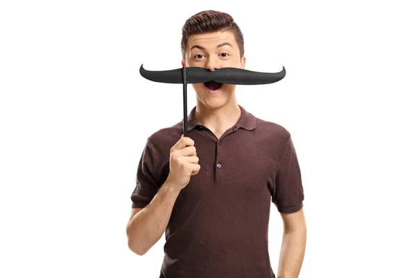 Tonårspojke med falska mustascher — Stockfoto