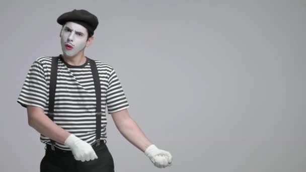 Mime menarik tali imajiner — Stok Video