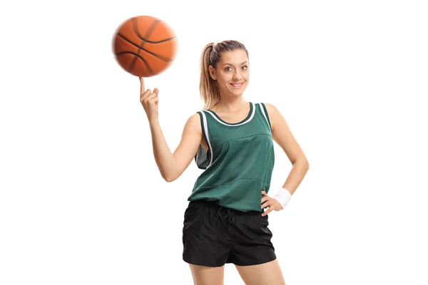 Mujer haciendo girar una pelota de baloncesto en su dedo —  Fotos de Stock