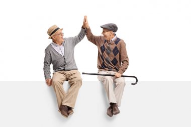 Bir panel ve Çak birbirine oturan yaşlılar